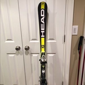 63” black and green Head slalom skis